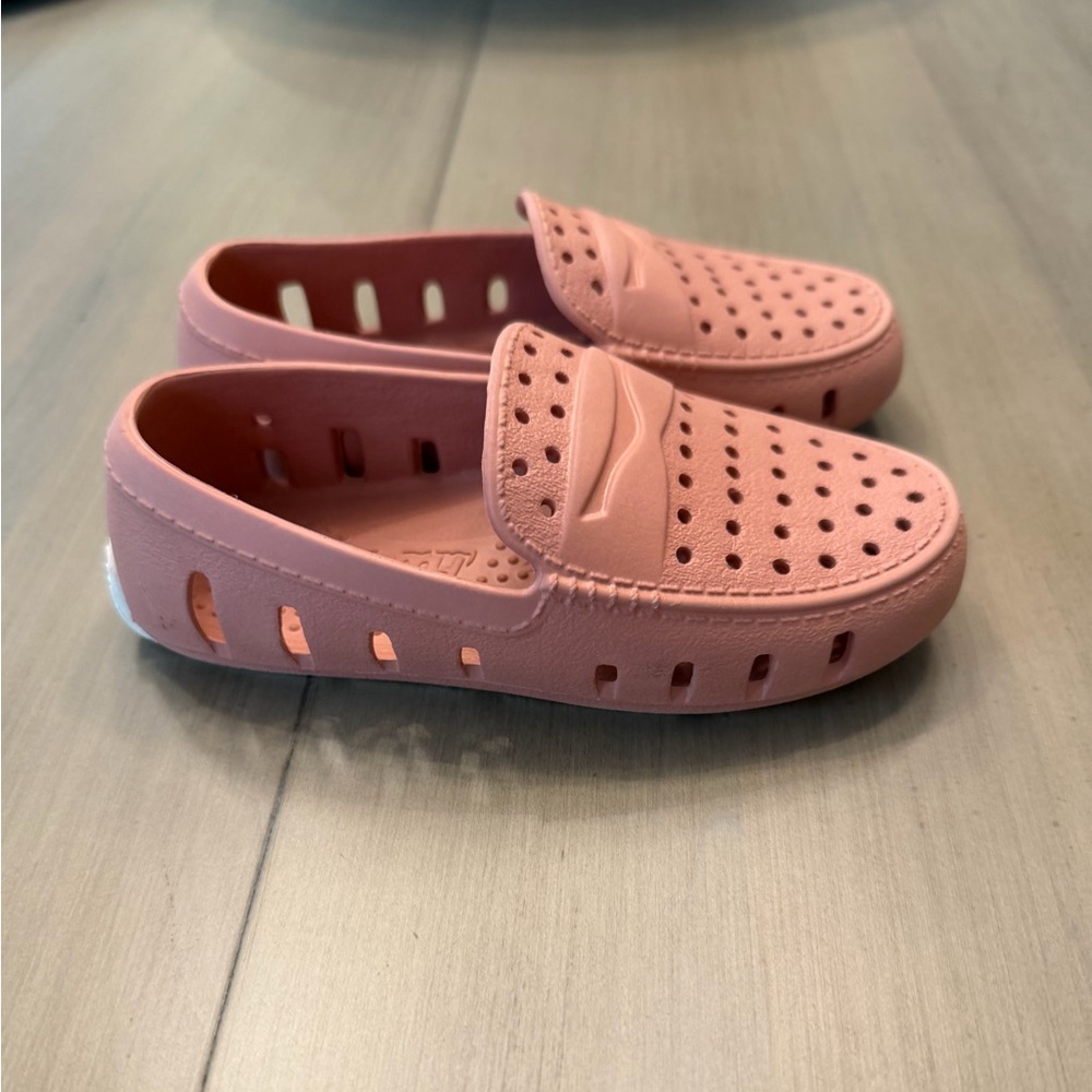 Floafers Rose Peony GUC 9c